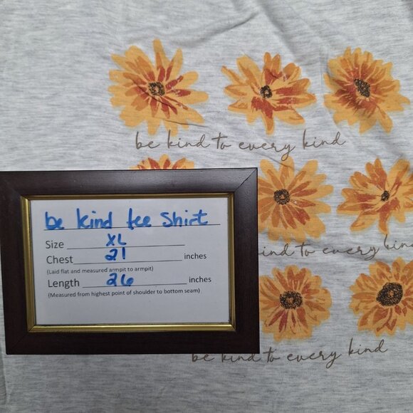 Maurices Be Kind Flower Tee Shirt Womens XL Daisy Sun Floral Nice Equality Gray - Picture 5 of 8